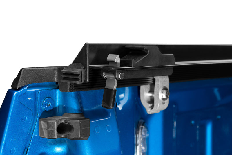 Lund Maverick Roll-Up Tonneau