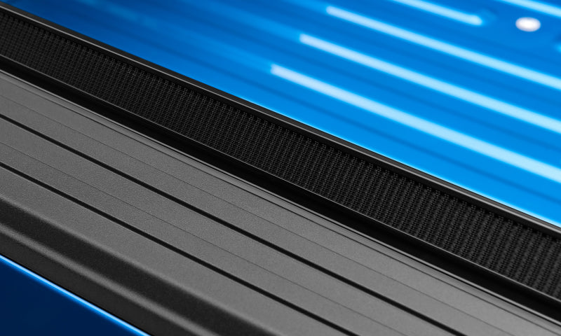 Lund Maverick Roll-Up Tonneau