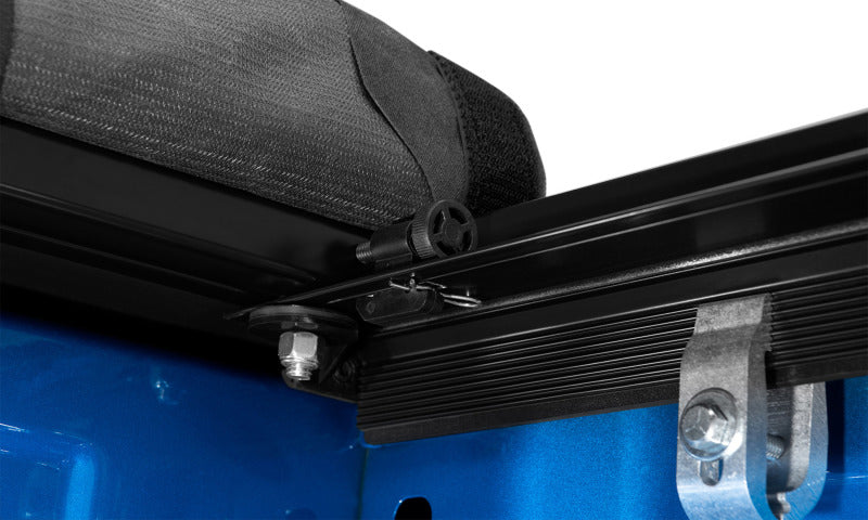Lund Maverick Roll-Up Tonneau