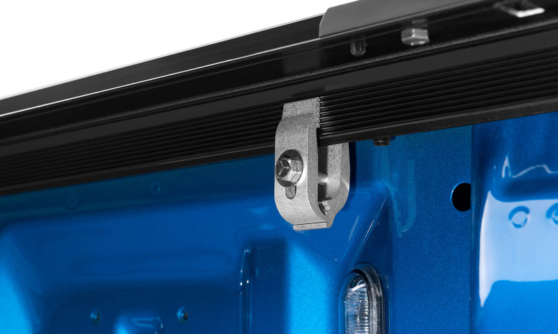 Lund Maverick Roll-Up Tonneau